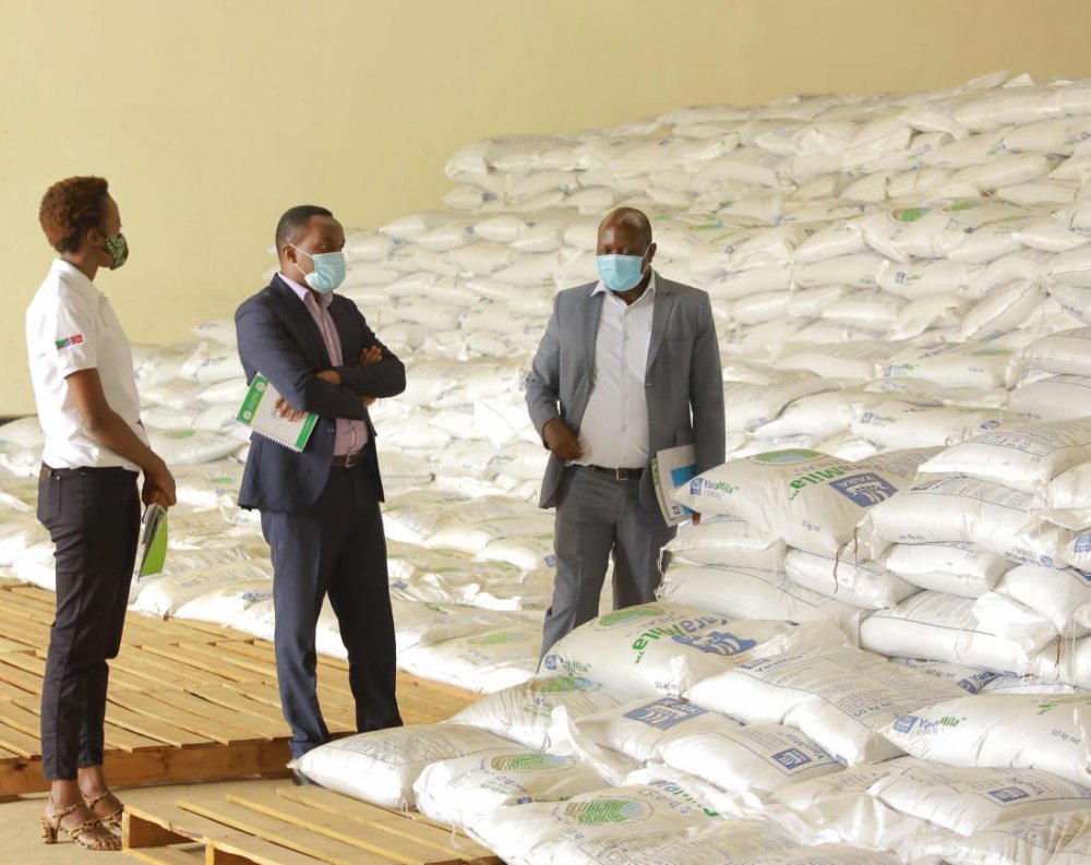 A Norwegian Fertilizer Company, Yara, through Yara Africa has delivered to the RAB a subsidy of 2,500 tones of industrial fertilizer for maize and rice farmers.