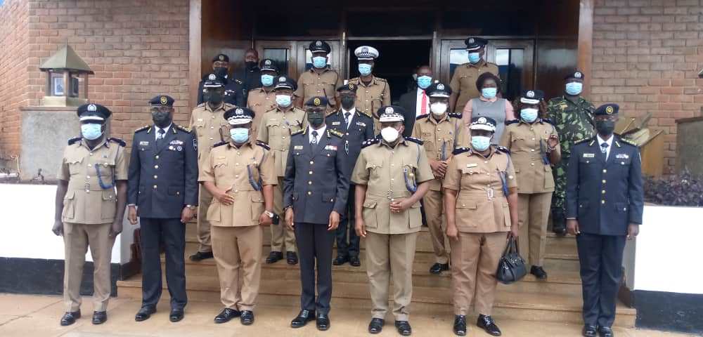 IGP Munyuza and accompanying delegation in a group photo with Malawi police officers.  