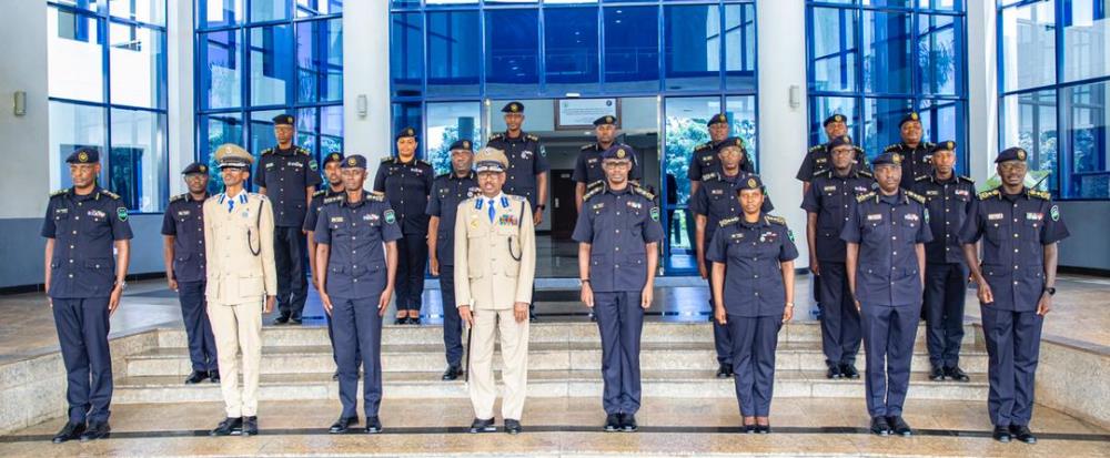 RNP officers with counterparts from Somali after holding bilateral discussions.  