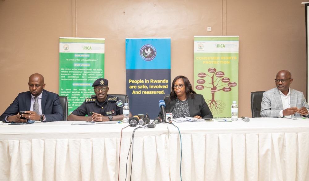 Representatives from relevant institutions at the press conference. 