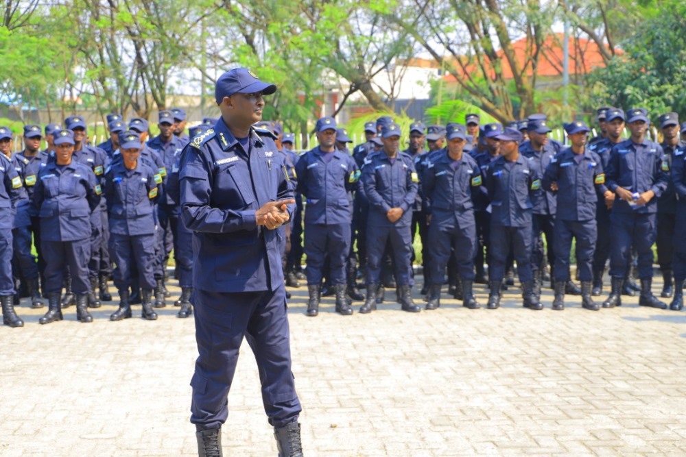 DIGP Namuhoranye addressing Police officers attached to the Rubavu DPU. 