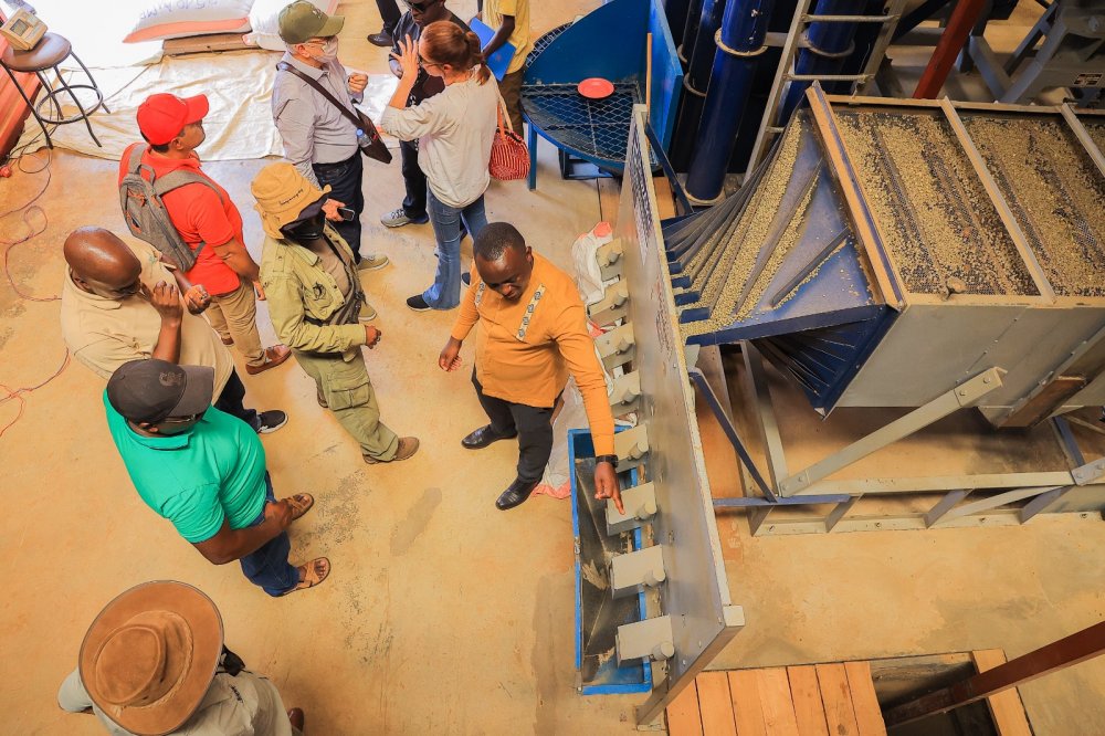 Dukunde Kawa cooperative has four processing plants and one coffee dryer. 