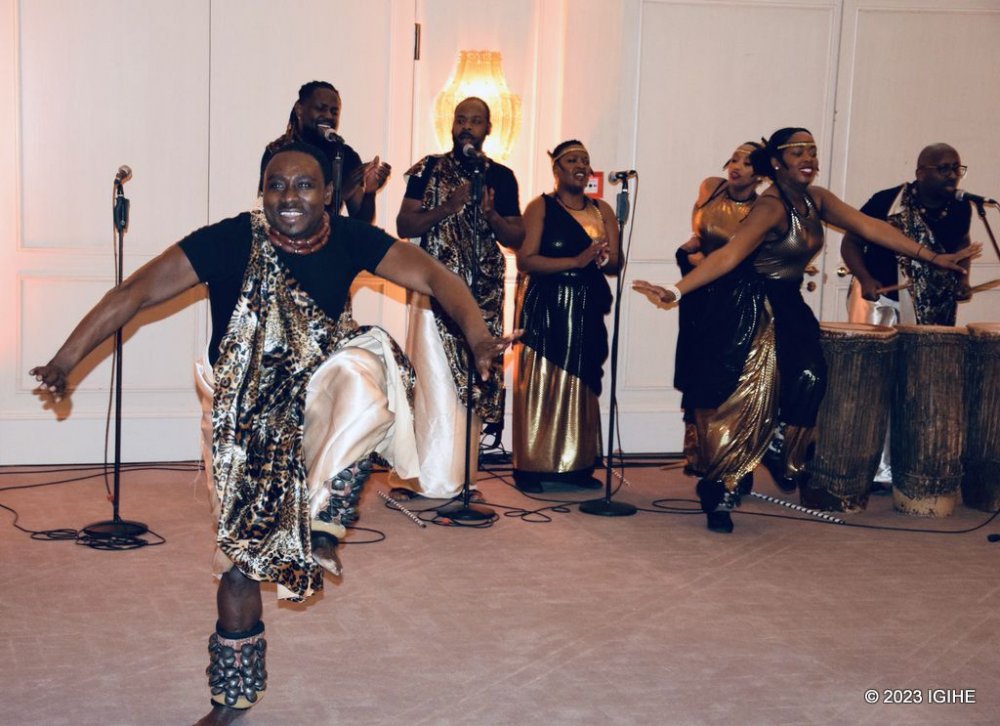 A cultural show was held to entertain participants of the exhibition who attended B2B interactions.