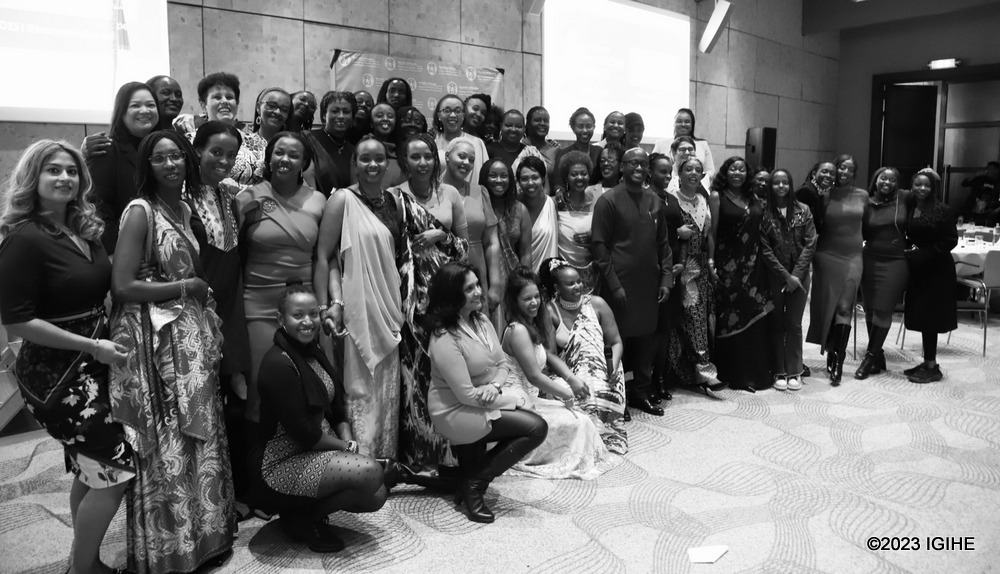 Participants of the event in a group photo. 
