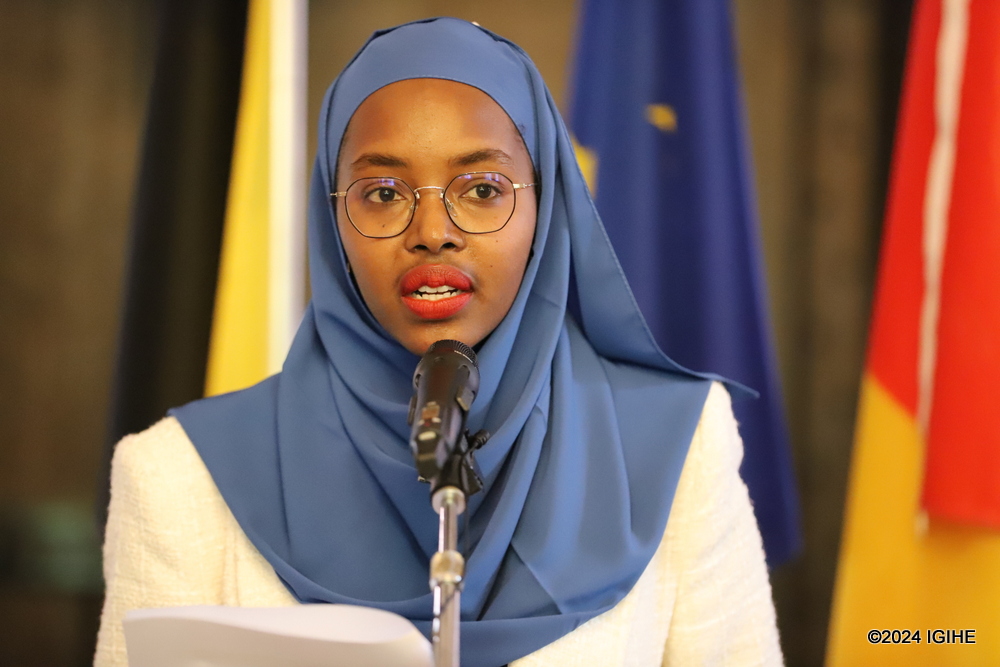 Lina Mukandori performed a poem