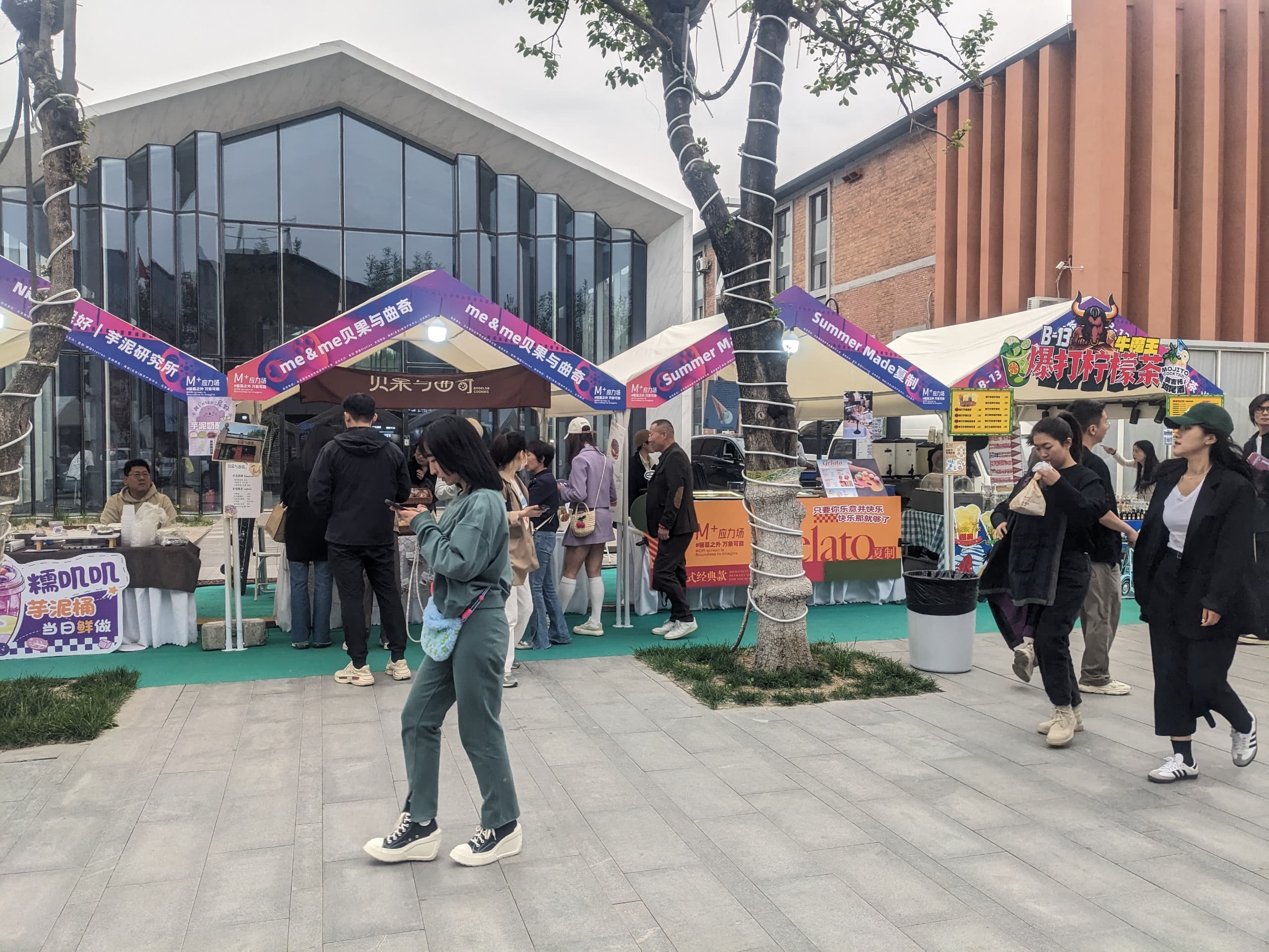 Events at the venue include outdoor cinemas and markets that allow visitors to engage with both the cinematic arts and local crafts.