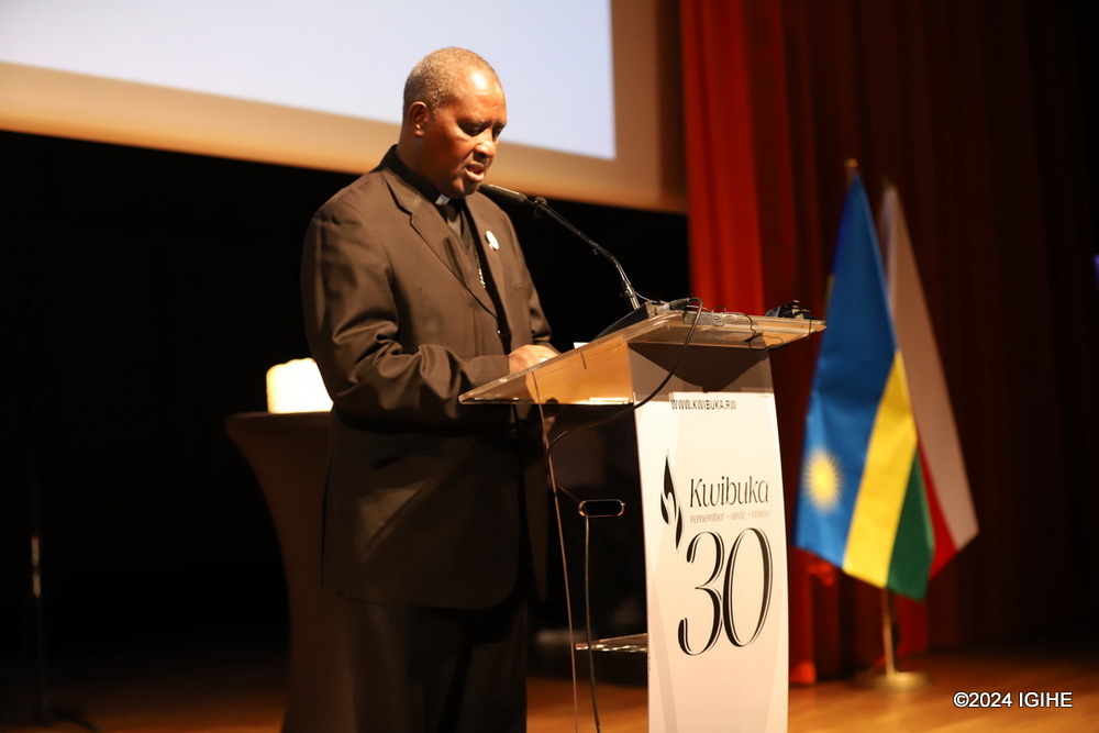 Antoine Cardinal Kambanda delivering remarks to participants. 