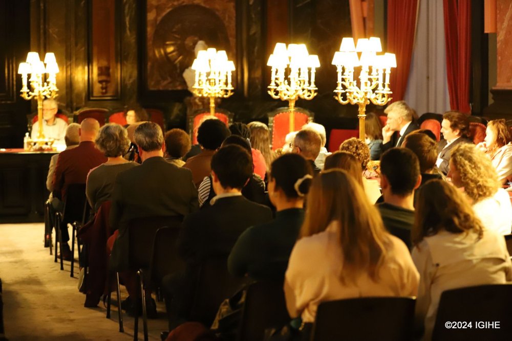 The event featured distinguished guests, including Attorney General Damien Vandermeersch, lawyer Michèle Hirsch, journalist Colette Braeckman, and Brigitte Safari, a survivor of the Genocide against the Tutsi.