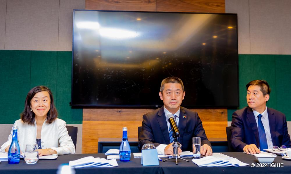 The Chinese Ambassador to Rwanda, Wang Xuekun (center), stated that they will continue to cooperate with Rwanda on road infrastructure projects.