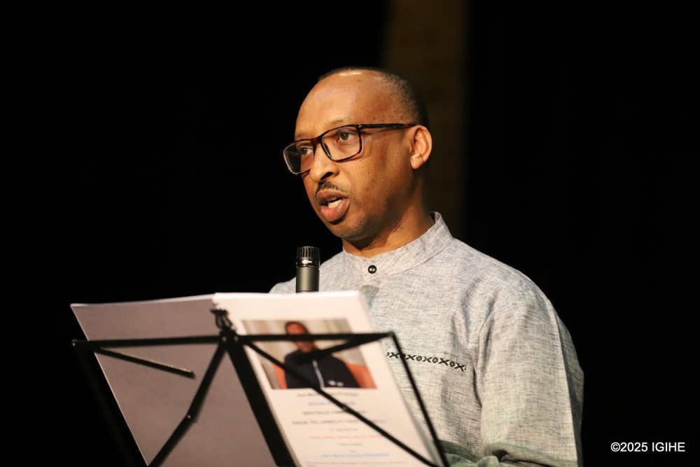 Lawyer Karingozi acted in “Essuie tes larmes et tiens-toi debout” theatre.