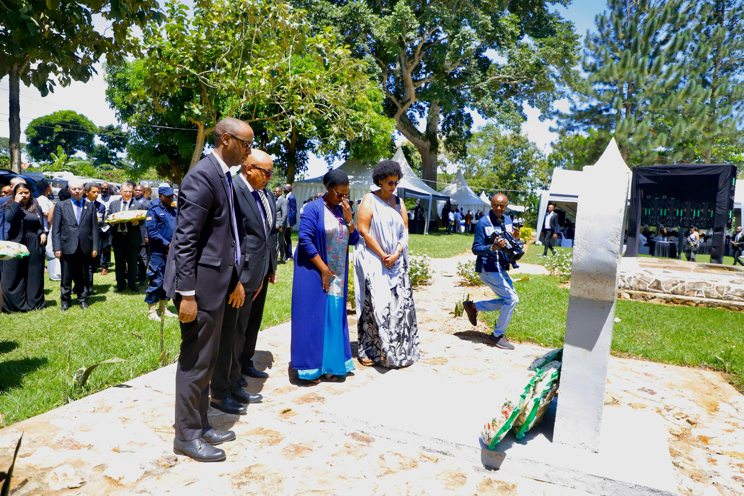 The sombre ceremony was marked by prayers led by different religious leaders, testimonies from Genocide survivors, as well as the laying of wreaths on mass graves at the site.