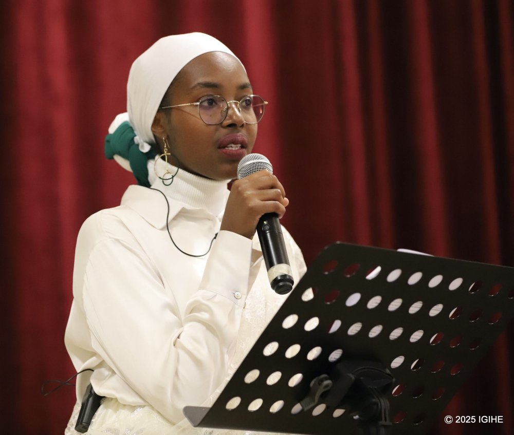 Lina Mukandori represented the association of genocide survivors in Charleroi.
