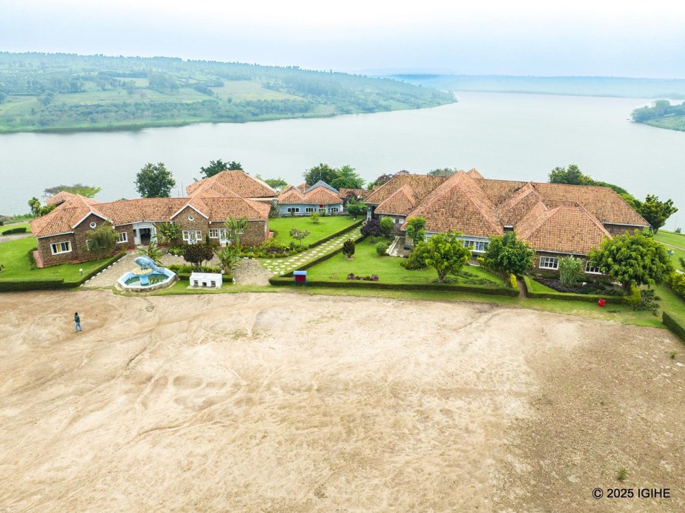 Muhazi Beach Resort is a popular stop for tourists heading to Akagera National Park, as well as travelers going to Tanzania and Uganda.