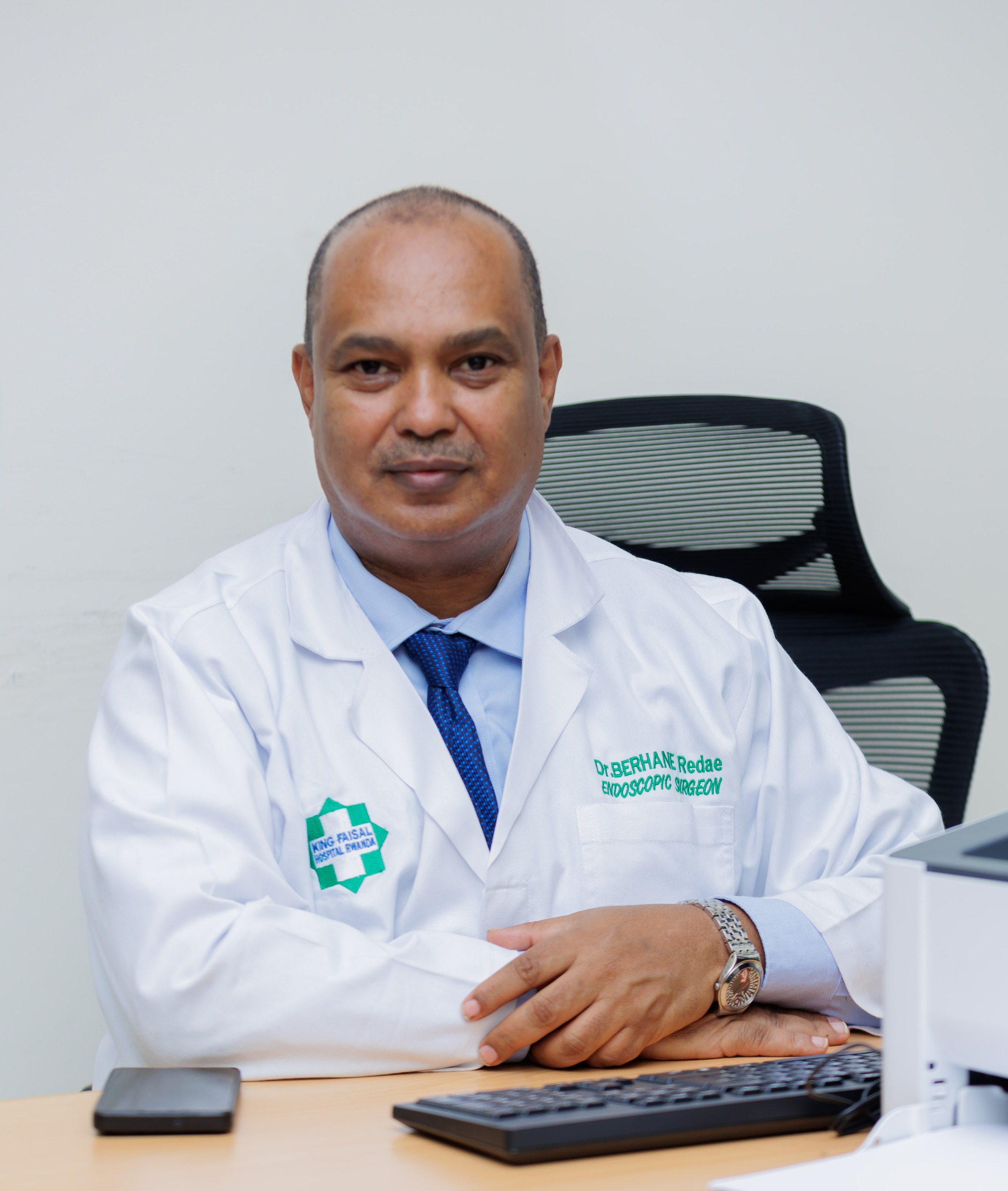 According to Dr. Redae, the entire process, from preparation to recovery, takes less than an hour. The balloon itself is inserted in 15 to 20 minutes under light sedation, and the patient can return home the same day.