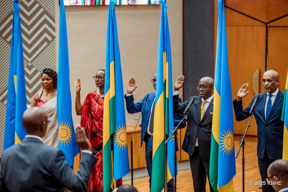 The newly composed Cabinet includes 21 ministers and 10 state ministers.