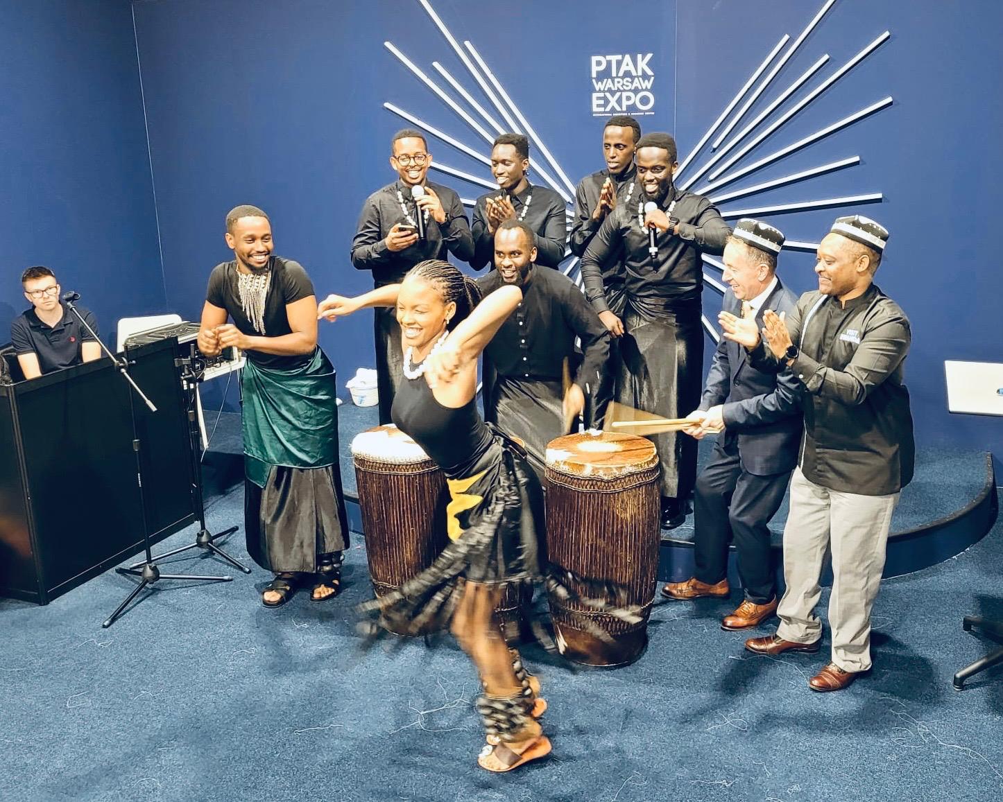 The closing ceremony of the fair was marked by a celebration of Rwanda’s cultural heritage, with a spotlight on the Visit Rwanda brand and lively Rwandan dance performances.