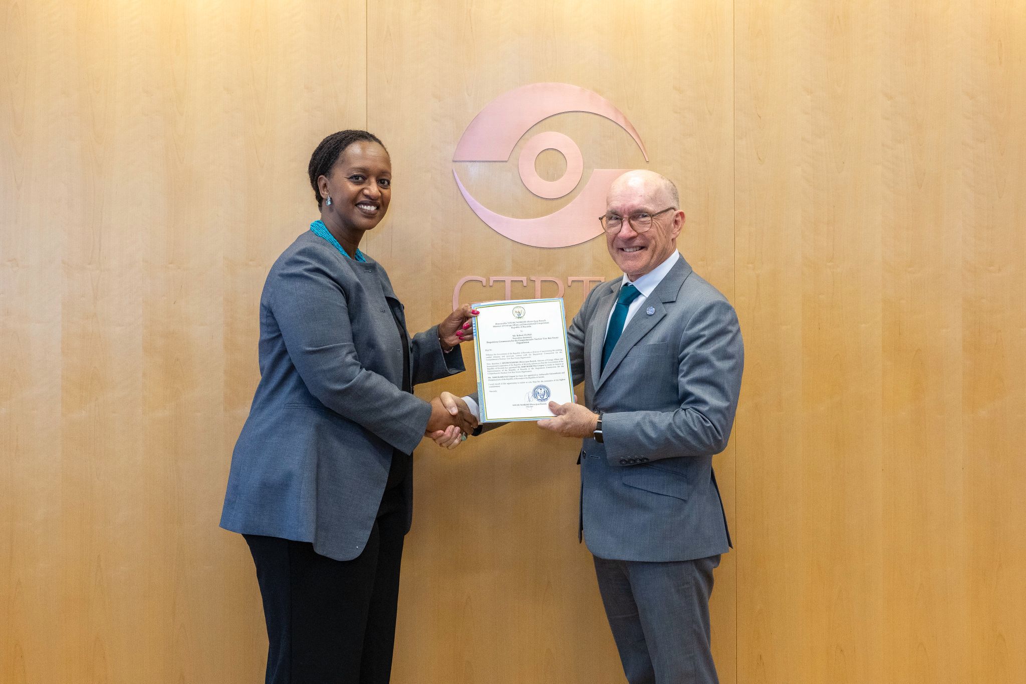 Ambassador Urujeni Bakuramutsa with Dr. Robert Floyd, Executive Secretary of the Comprehensive Nuclear-Test-Ban Treaty Organization (CTBTO).