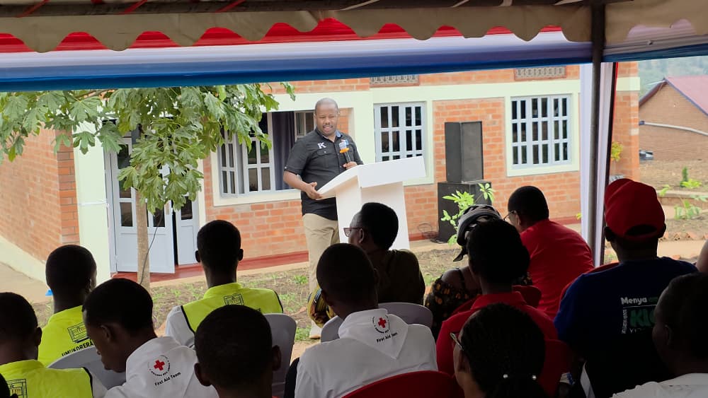 In his remarks, Mayor Dusengiyumva commended the City of Kigali staff for turning the initiative into action and encouraged the beneficiary to maintain the property.