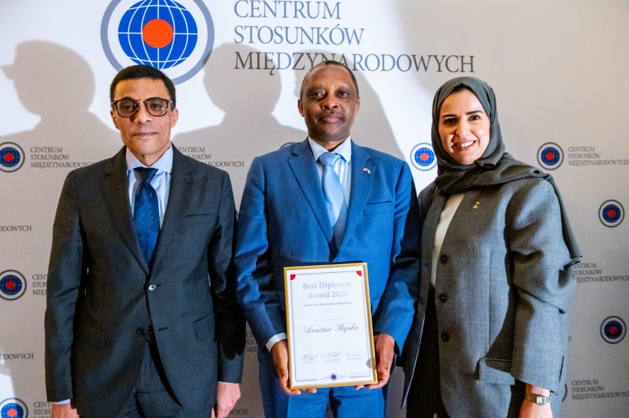 Rwanda’s Ambassador to Poland, Anastase Shyaka (in the middle), has received the “Best Diplomat  Award' of the Year 2025 at the Christmas conference hosted by the THINKTANK and the Centre for International Relations at the Palace on the Isle.