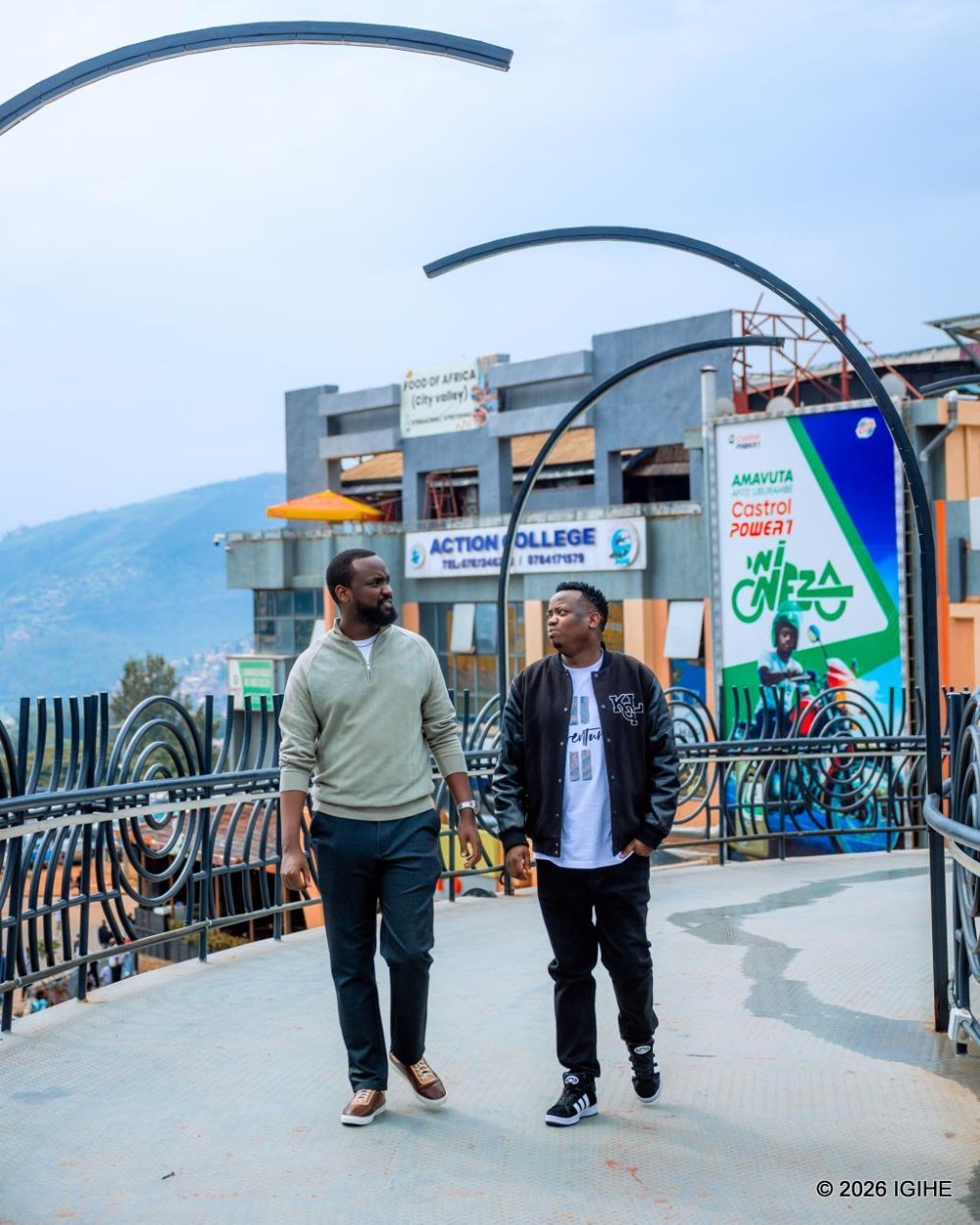 Kenny Mugarura, Global Entertainment, Sports & Events Director at Kigali Universe, takes IGIHE journalist Emmy Nsengiyumva on a tour of the footbridge.