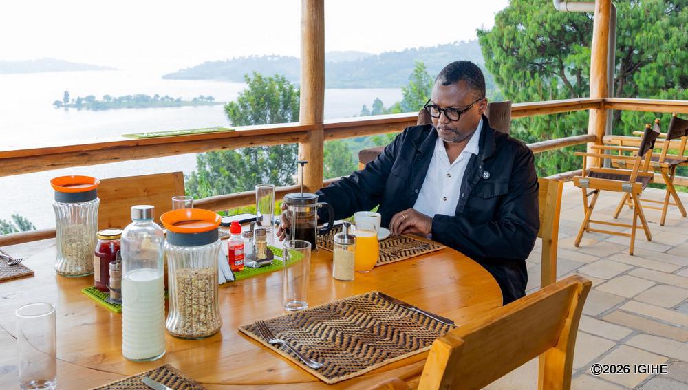 Few places offer a better setting for meals than Umutuzo Lodge.