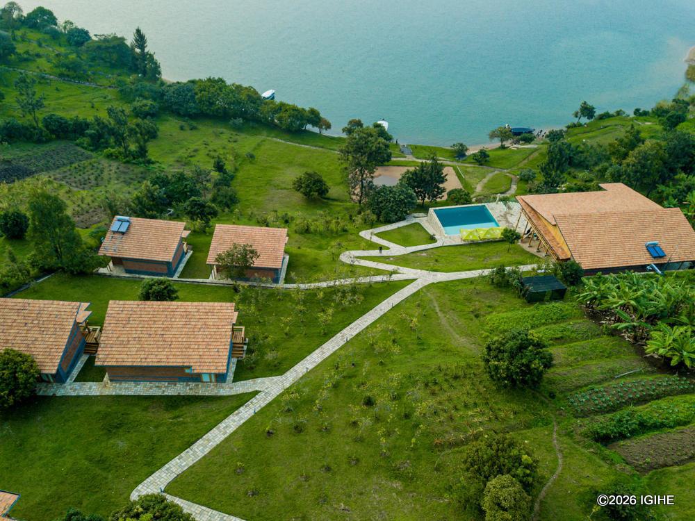 The lodge is a peaceful setting, surrounded by trees that provide fresh air and natural beauty.