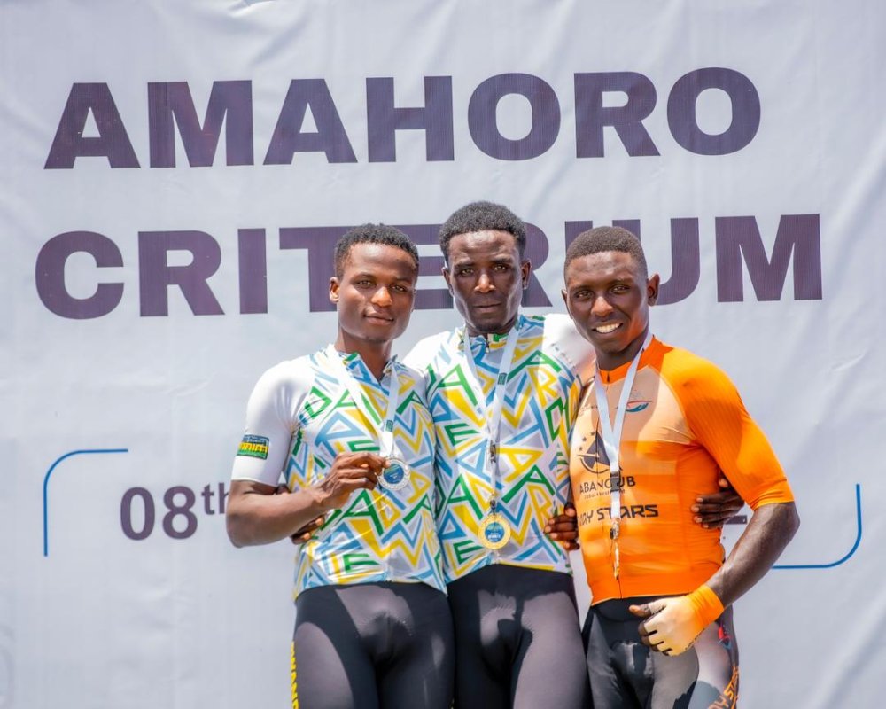 Patrick Byukusenge (center), Etienne Tuyizere (left) and Jérémie Ngendahayo finish in the top three.