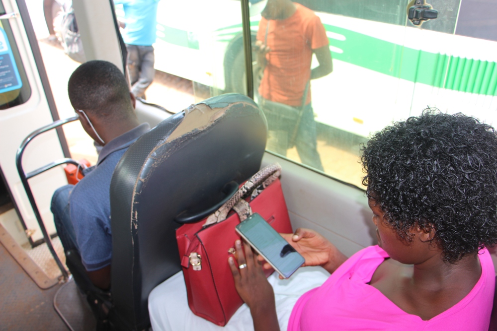 Passengers enjoy internet in buses