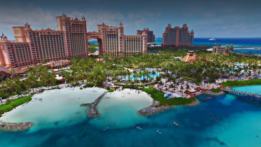 The Bahamas, located in the Caribbean Sea, is an archipelago covering a land area of 13,878 km².