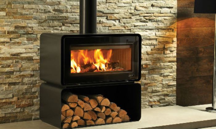 Researchers find that air pollution from wood burning linked to increased risk of heart attacks in seniors.}