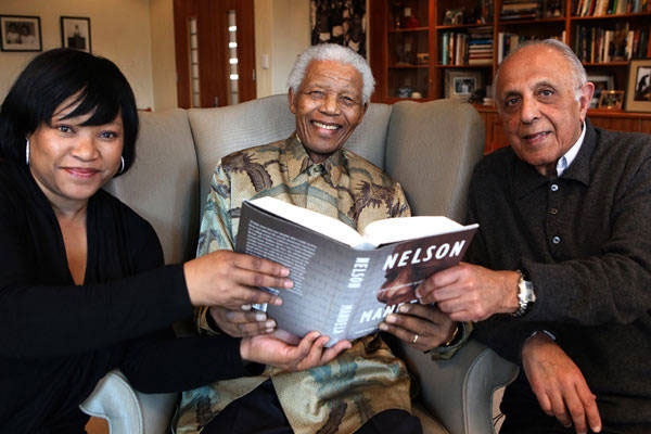 South African anti-apartheid activist Ahmed Kathrada (R) was one of Nelson Mandela's closest colleagues.