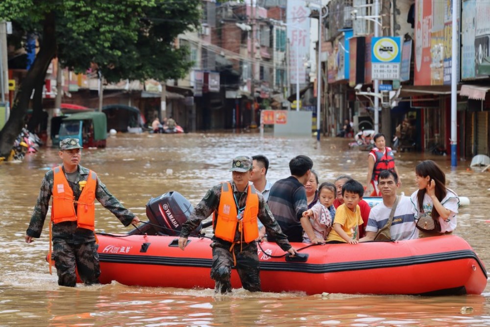 Rescuers evacuate stranded residents in flood water in Tuojiang Township, Jianghua Yao Autonomous County, Yongzhou, central China's Hunan Province, June 22, 2022. (Photo by Jiang Linfeng/Xinhua)