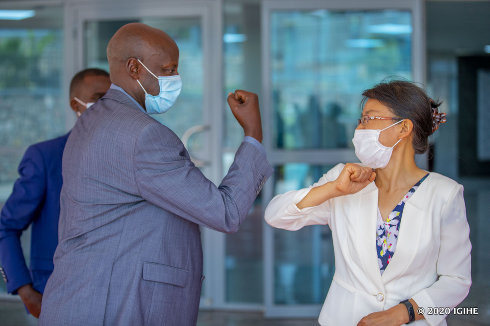 The Chinese Embassy in Rwanda has donated over Rwf22 million to support private teachers in Gasabo District affected by the COVID-19 pandemic.