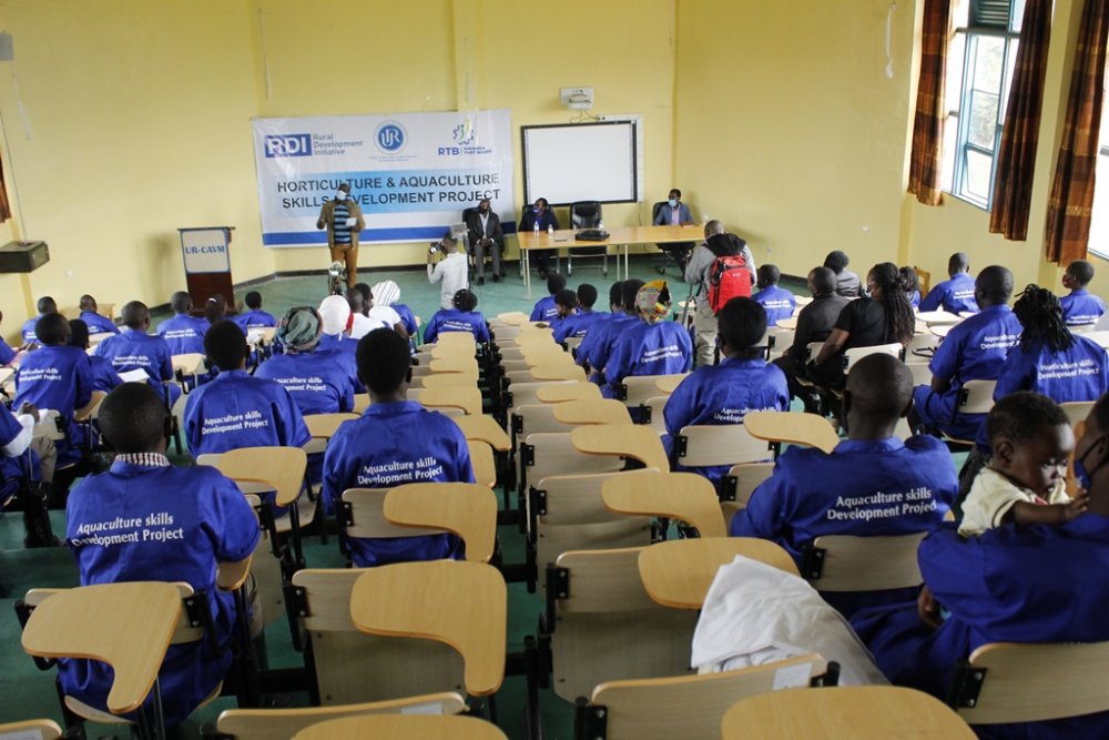 A total of 60 young people from the districts of Musanze and Burera are undertaking a training on best farming techniques in horticulture and fish production.
